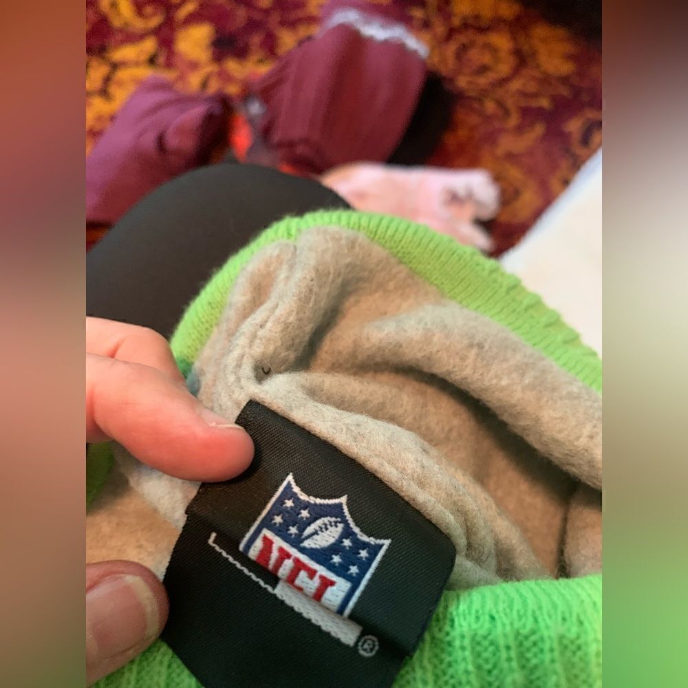 Seahawks toboggan - Picture 2 of 3